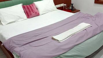 2 chambres, fer et planche à repasser, Wi-Fi gratuit, draps fournis