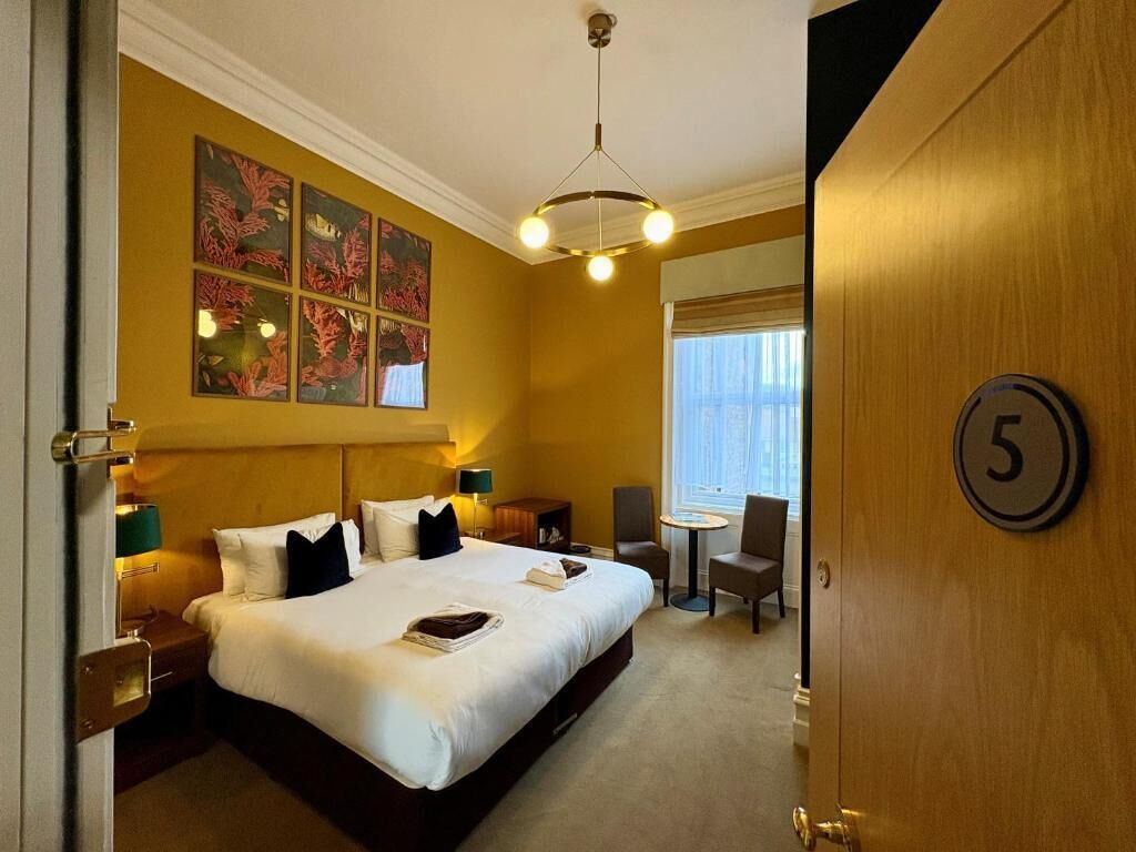 Classic-Doppel- oder -Zweibettzimmer