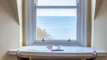 Signature Double or Twin Room, Sea View | Interior