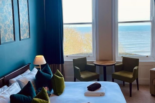 Deluxe Double or Twin Room, Sea View | Iron/ironing board, WiFi (free)