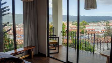 Suite superior, vista a la ciudad, torre | Terraza o patio
