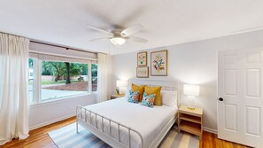 3 bedrooms, iron/ironing board, free WiFi, bed sheets - Charming 3 bedroom 2 bathroom home located on a barrier island in SC (Isle of Palms)