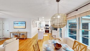 Dining - Charming 3 bedroom 2 bathroom home located on a barrier island in SC (Isle of Palms)