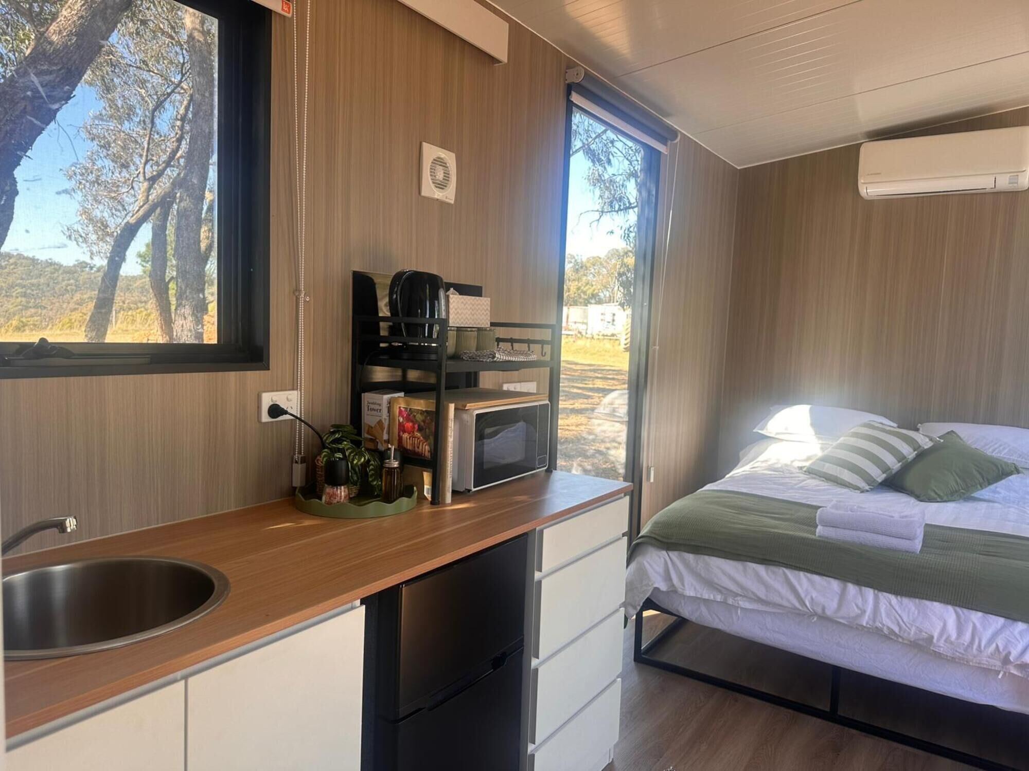 1 bedroom, bed sheets