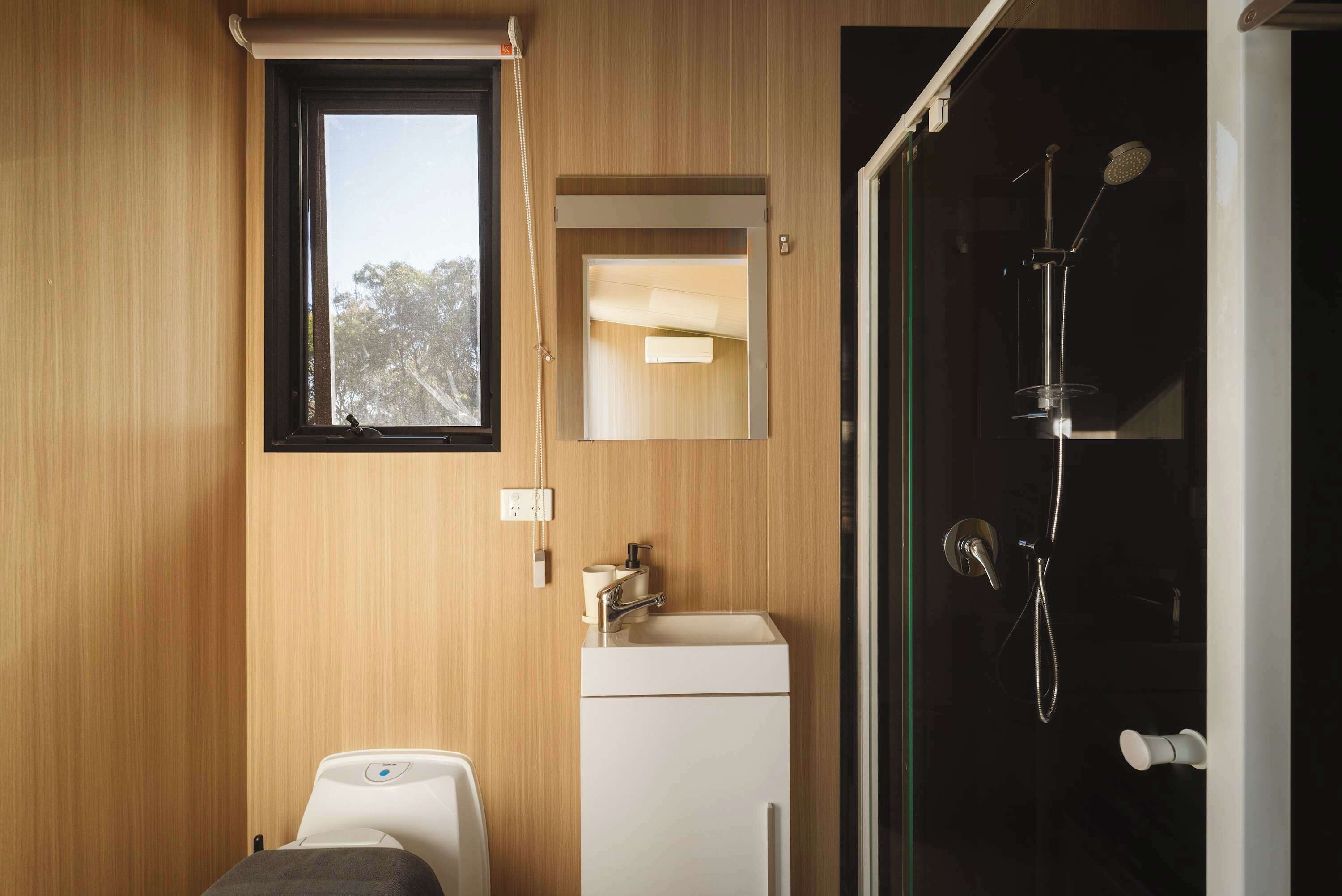 Shower, hair dryer, towels, shampoo
