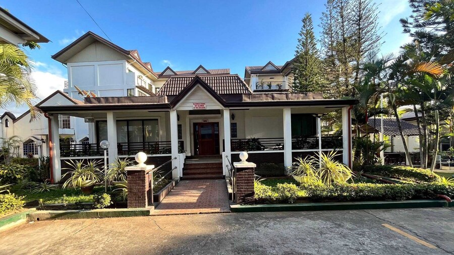 Topaz House By Gems Hotel