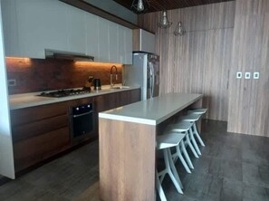 Apartemen | 4 kamar tidur dan internet