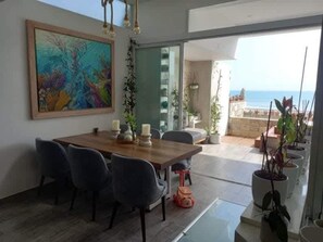 Apartemen | 4 kamar tidur dan internet