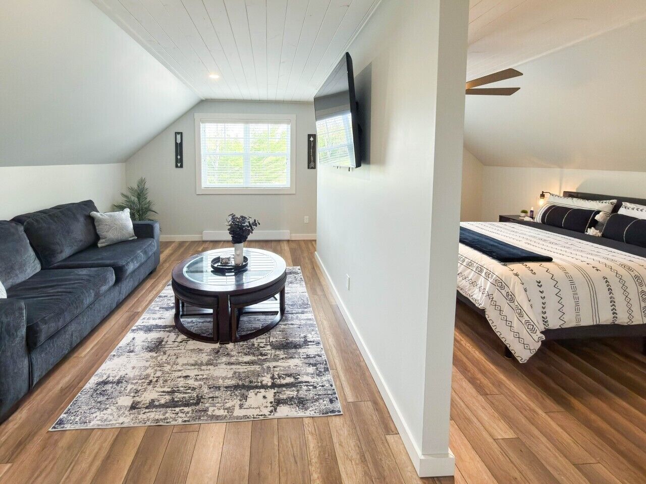 3 habitaciones, tabla de planchar con plancha, wifi y ropa de cama 
