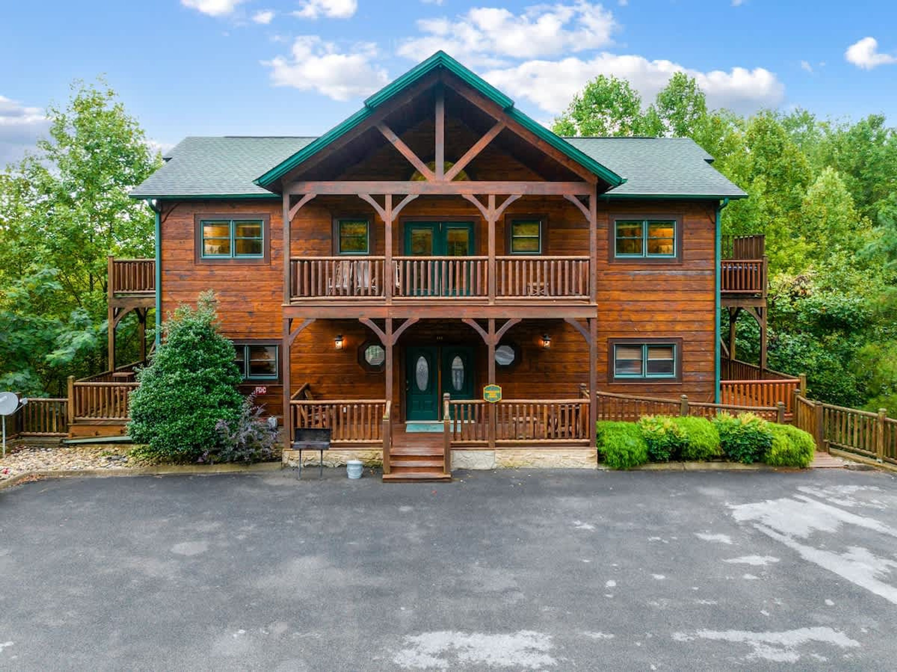 House | 8 bedrooms