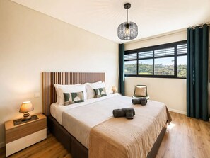 2 bedrooms, iron/ironing board, travel cot, WiFi - Sun Meets Ocean Apartment (Câmara de Lobos)