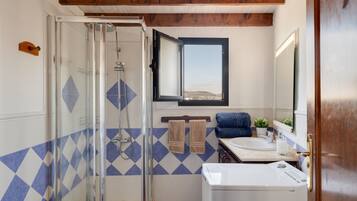 Shower, towels