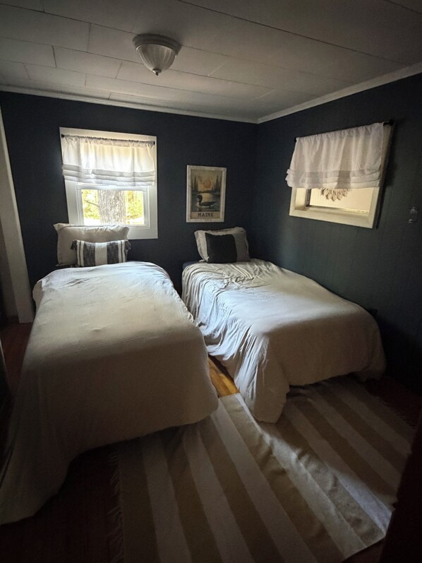 3 bedrooms, internet, bed sheets
