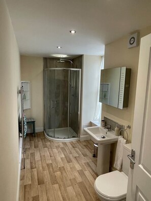Hair dryer, towels, soap, shampoo - No 1 Stable Yard, Wemyss Castle Estate (Kirkcaldy)