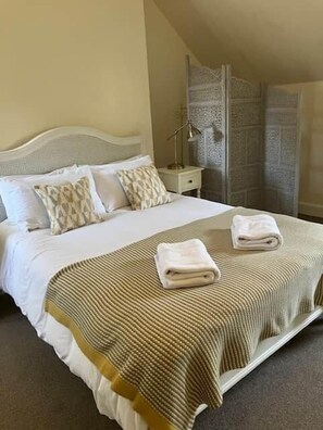 2 bedrooms, iron/ironing board, travel cot, free WiFi - No 2 Stable Yard, Wemyss Castle Estate (Kirkcaldy)