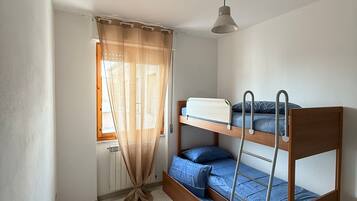 2 Schlafzimmer, Bügeleisen/Bügelbrett, Bettwäsche
