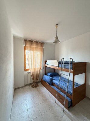2 Schlafzimmer, Bügeleisen/Bügelbrett, Bettwäsche