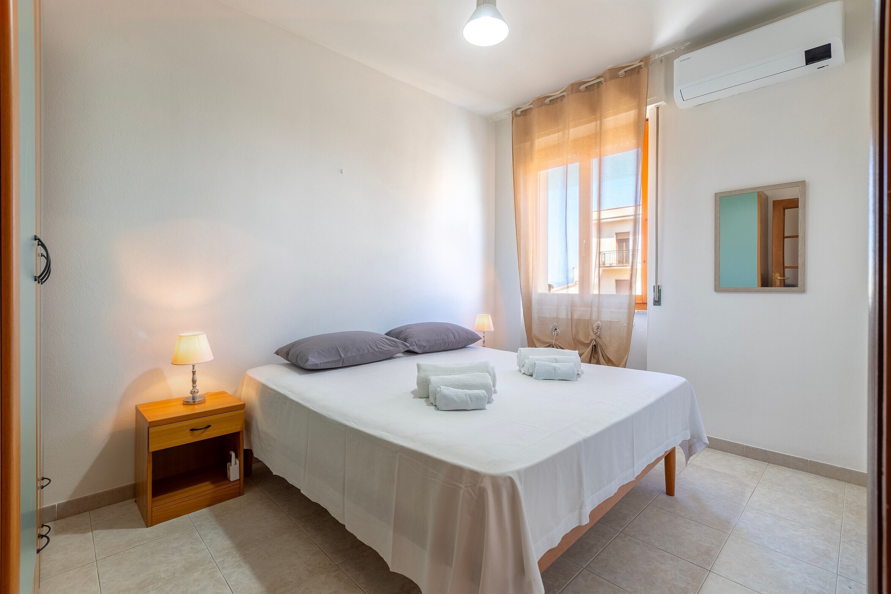2 bedrooms, iron/ironing board, bed sheets