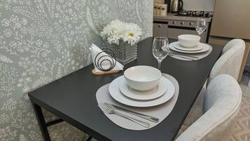 Apartment, City View | Dining