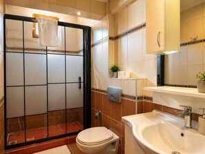 Basic Apartment | Bilik Mandi