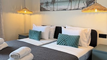 4 bedrooms, iron/ironing board, WiFi, bed sheets