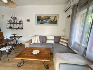 Smart-TV, DVD-Player, Bücher