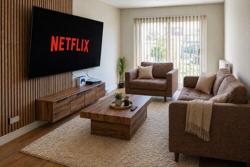 Modern Home with Pool Table Netflix and Free Parking