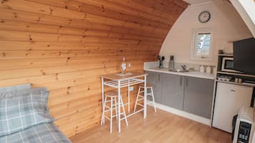 1 Schlafzimmer, kostenloses WLAN, individuell dekoriert