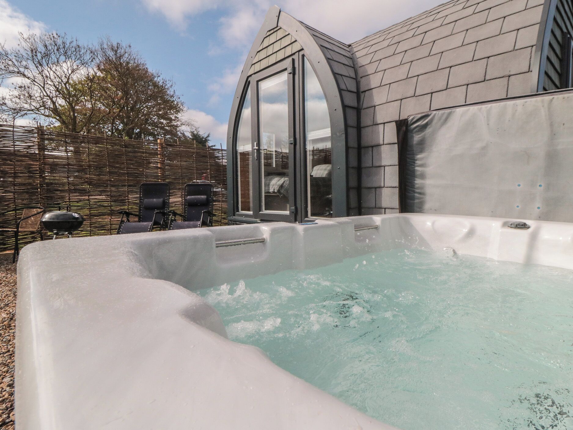 Bain à remous extérieur
