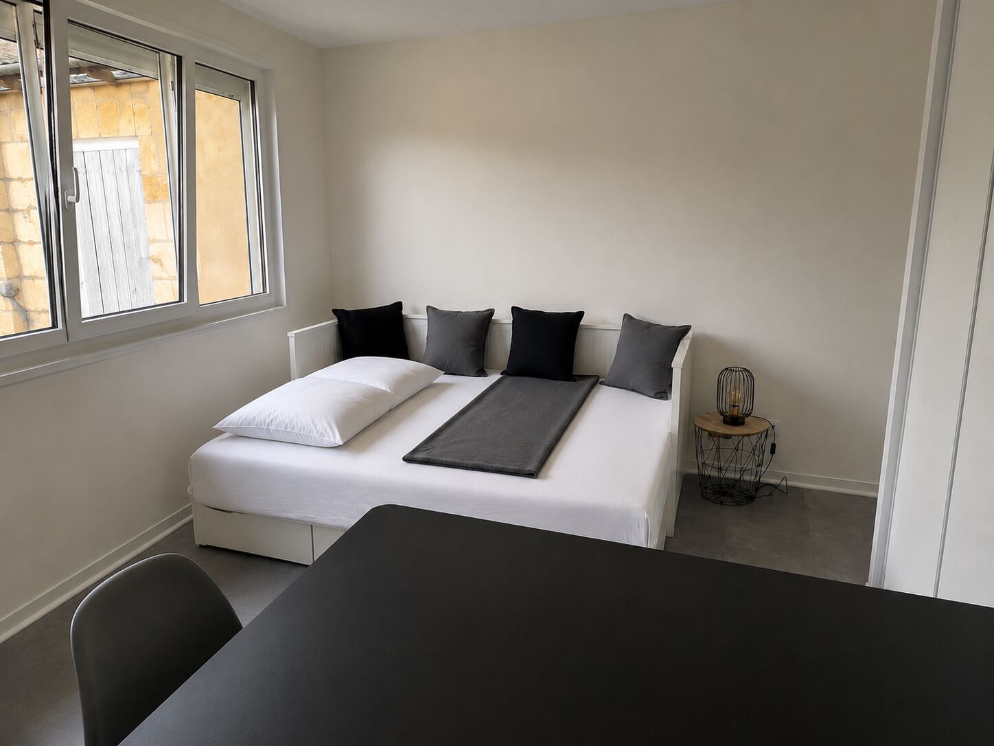 1 chambre, fer et planche à repasser, draps fournis