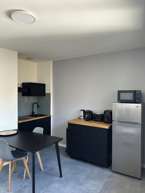 Private kitchen - Vrbo Property (Bergerac)