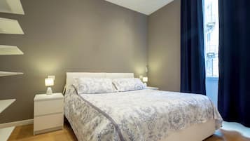 Appartamento Deluxe, balcone, vista città | Ferro/asse da stiro, Wi-Fi gratuito