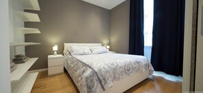 Apartamento Deluxe, balcón, vistas a la ciudad | Tabla de planchar con plancha y wifi gratis