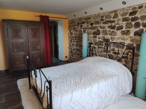 3 chambres, fer et planche à repasser, accès au Wi-Fi (inclus)