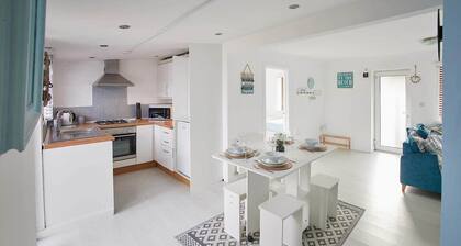 Aurora Shore Beach Chalet