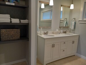 Bathroom - Start your Summer with a Vaca at the Beach Garden Bungalow (Poynette)