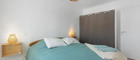 1 habitación, wifi y ropa de cama