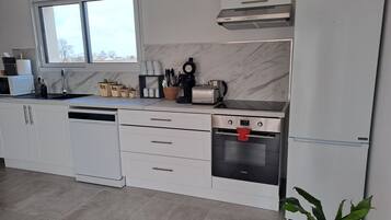 Fridge, microwave, oven, stovetop