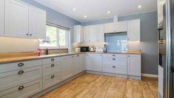 Cookware/dishes/utensils