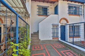 Exterior detail - Casa Manila El Poblado with Jacuzzi ( Ideal for groups of friends or family ) (Medellín)