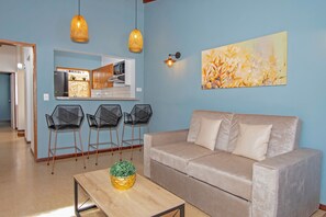 Living area - Casa Manila El Poblado with Jacuzzi ( Ideal for groups of friends or family ) (Medellín)