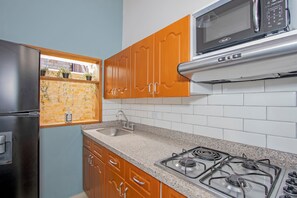 Private kitchen - Casa Manila El Poblado with Jacuzzi ( Ideal for groups of friends or family ) (Medellín)