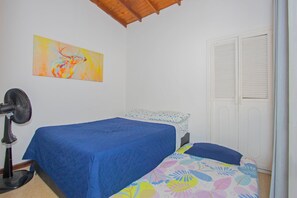 3 bedrooms, iron/ironing board, WiFi, bed sheets - Casa Manila El Poblado with Jacuzzi ( Ideal for groups of friends or family ) (Medellín)