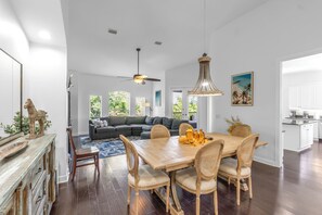 Dining - Luxury Entire Villa 4 Bedrooms 4 Bath Steps From IMG Academy. (Bradenton)