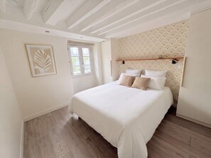 1 dormitorio, tabla de planchar con plancha, wifi y ropa de cama