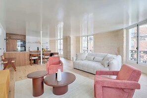 TV, offices - Louvre & Seine  Luxury new 3BR Full AC By Melvane (Paris)