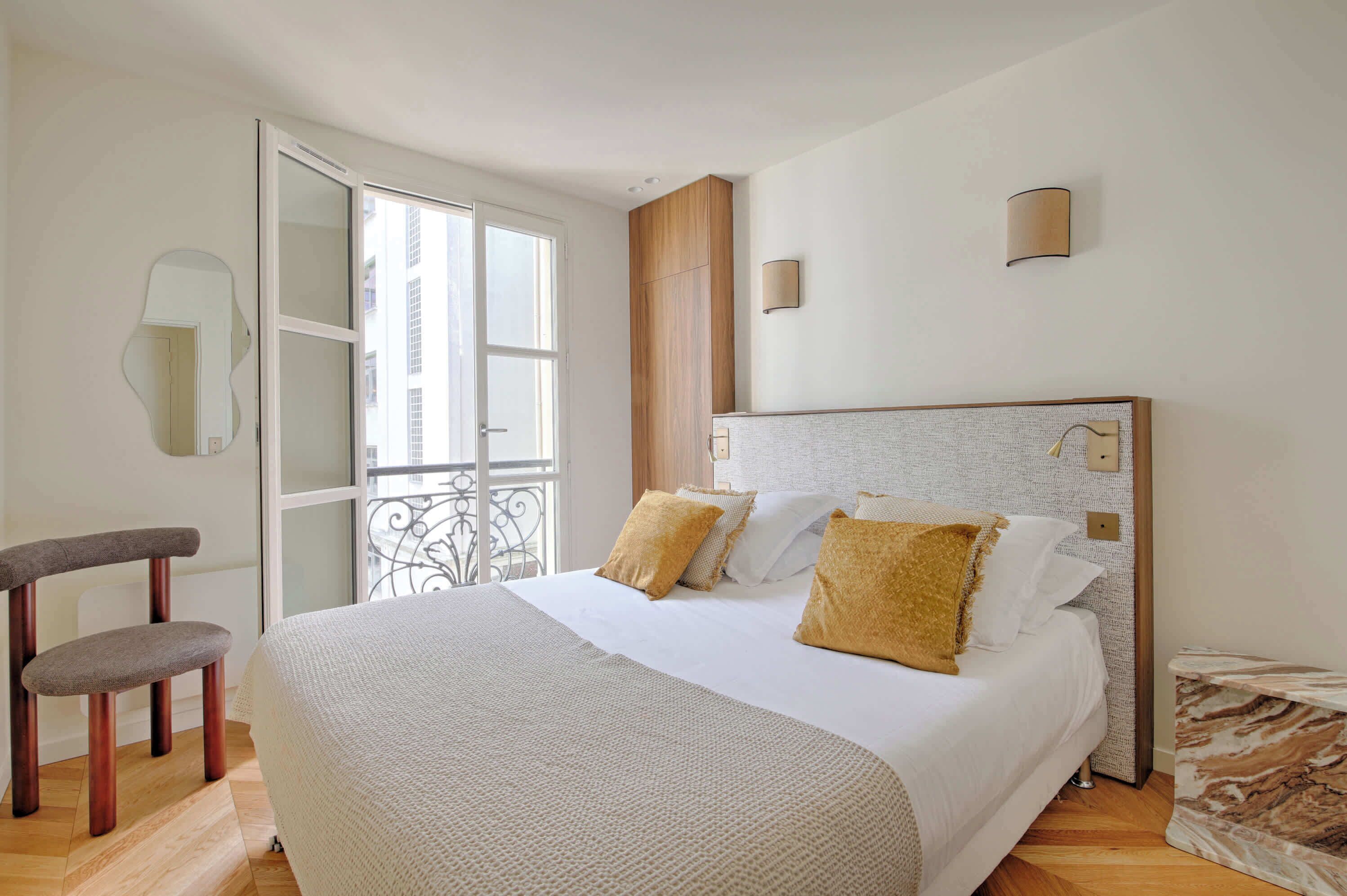 2 bedrooms, desk, iron/ironing board, WiFi