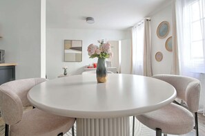 Dining - Unique Marais Location 1BR, 4P by Melvane (Paris)