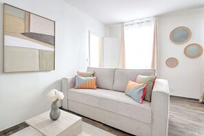 TV - Unique Marais Location 1BR, 4P by Melvane (Paris)