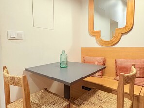 Dining - Heart of Saint Germain 1B,4P,AC (Paris)